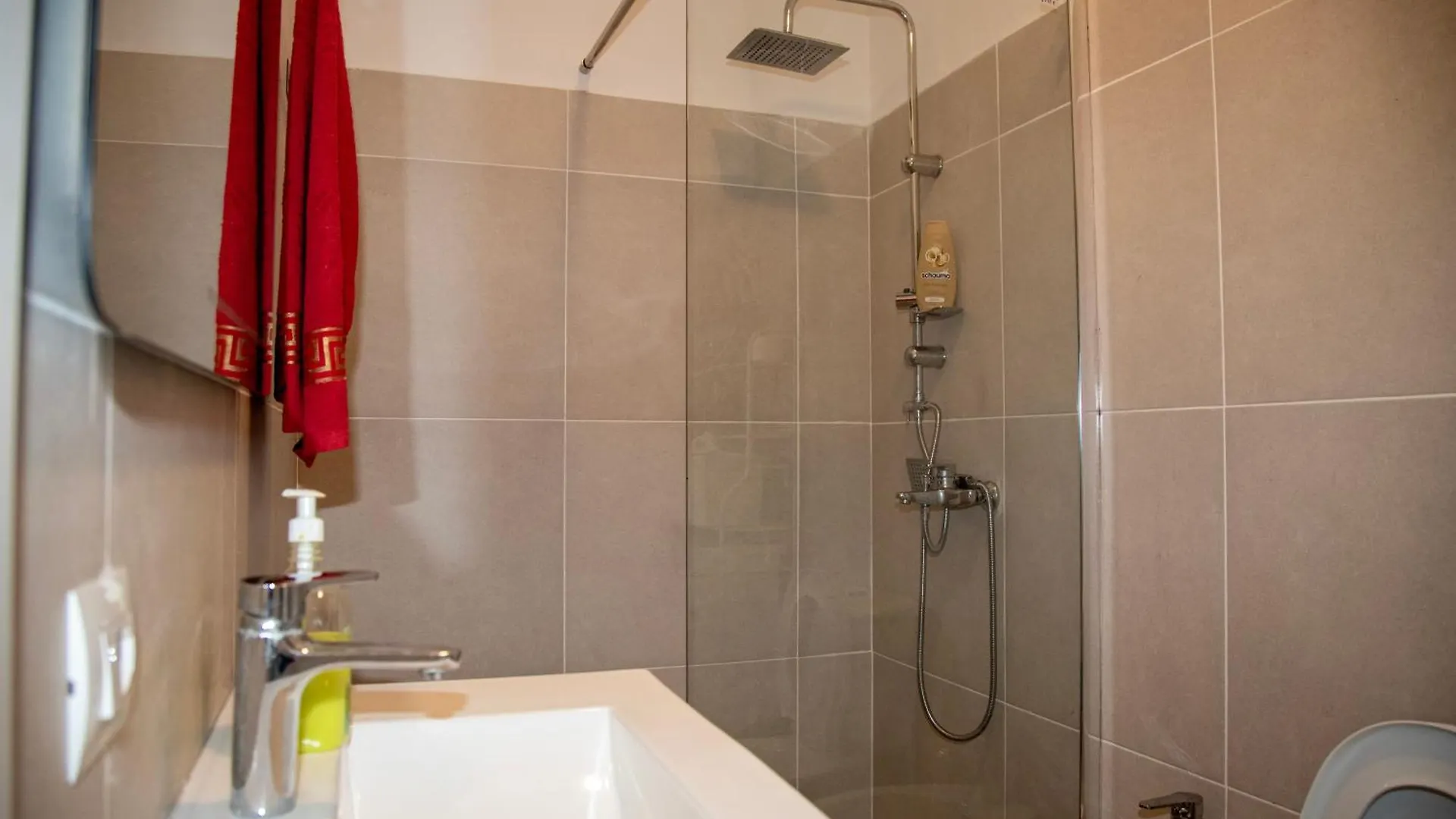 Blerta Apartment Tirana 0*,  Albânia